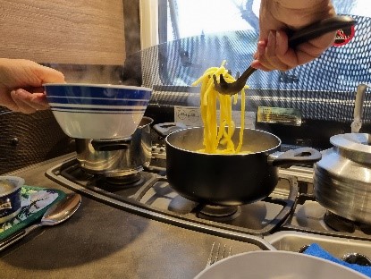 Nudeln kochen beim Camping