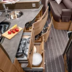 Küchenausstattung von einem Wohnmobil