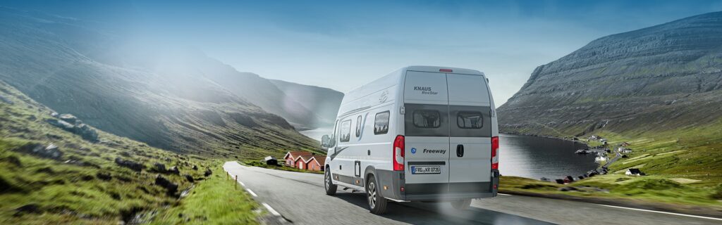 Knaus Boxstar 630 auf einer Küstenstraße