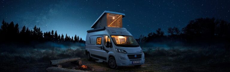 Knaus Boxstar mit Aufstelldach unter dem Sternenhimmel
