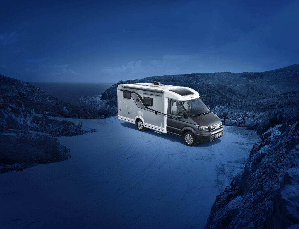 Knaus Van TI 640 MEG Vansation auf MAN-Fahrgestell am Wasser